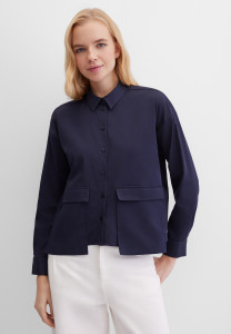 Блузка с накладными карманами