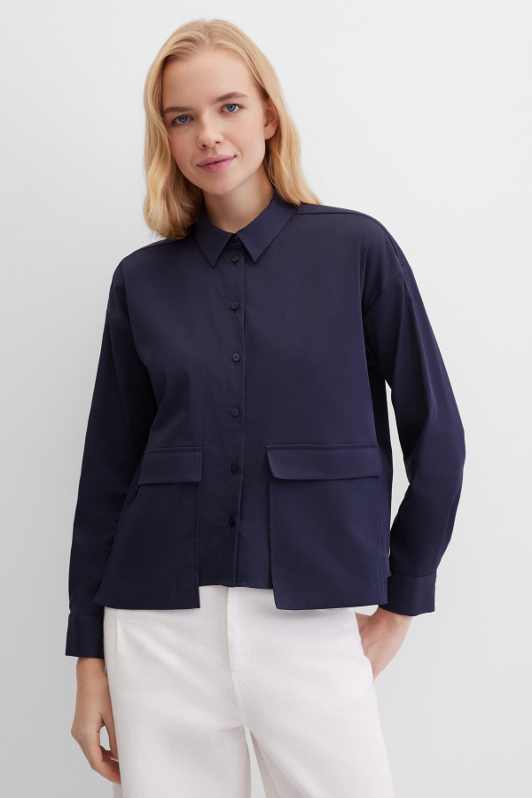 Блузка с накладными карманами