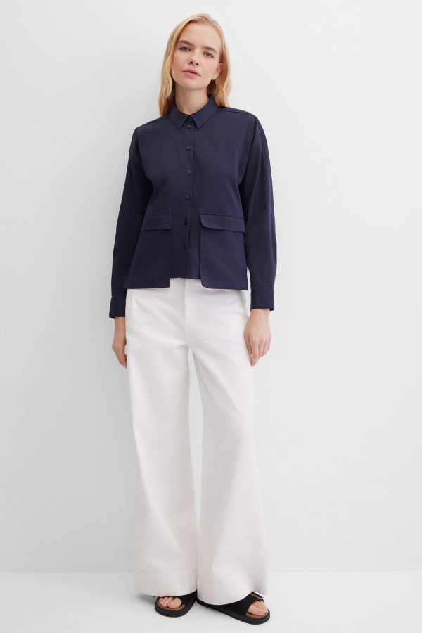 Блузка с накладными карманами