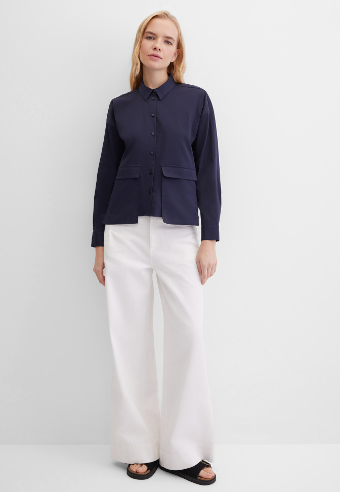 Блузка с накладными карманами