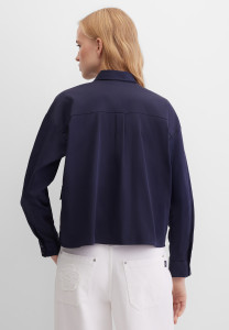 Блузка с накладными карманами