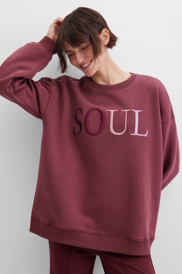 Свитшот с вышивкой-надписью