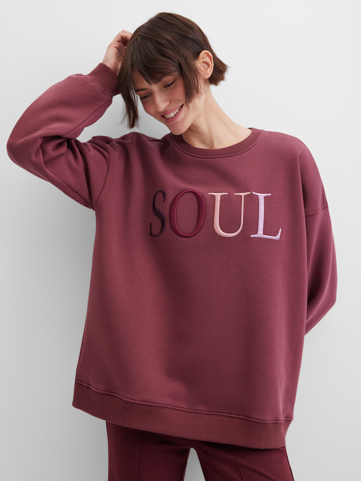 Свитшот с вышивкой-надписью