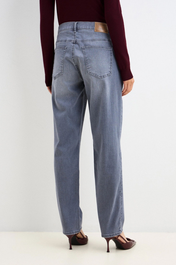 Джинсы зауженные