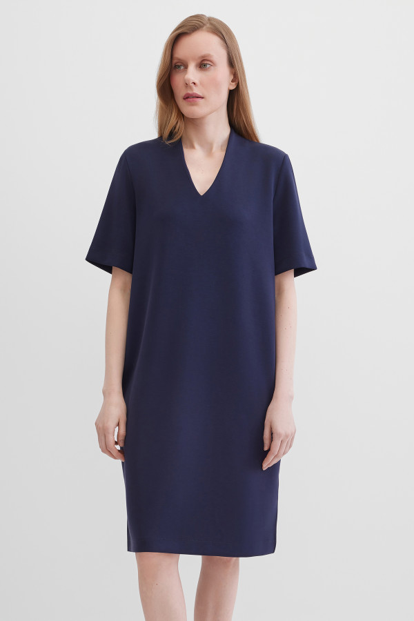 Платье с V-образным вырезом