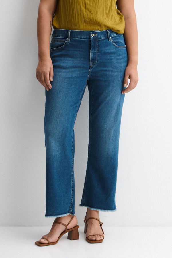 Джинсы укороченные с вышивкой