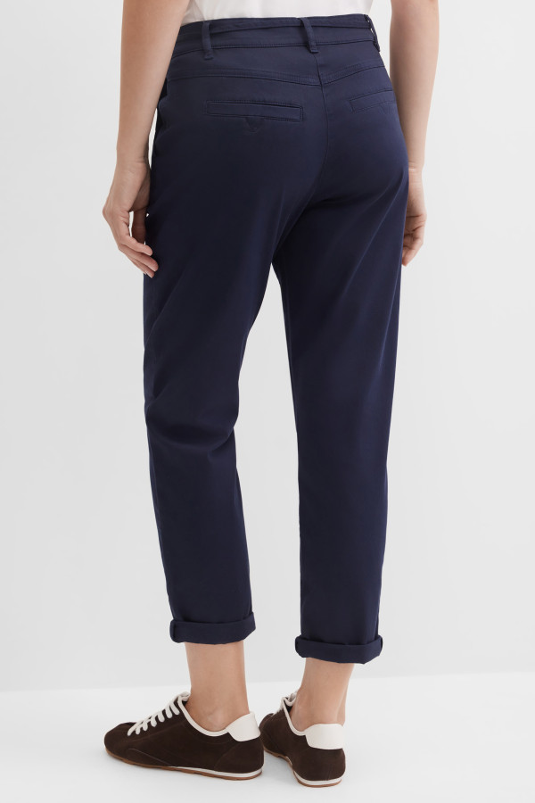 Брюки чинос