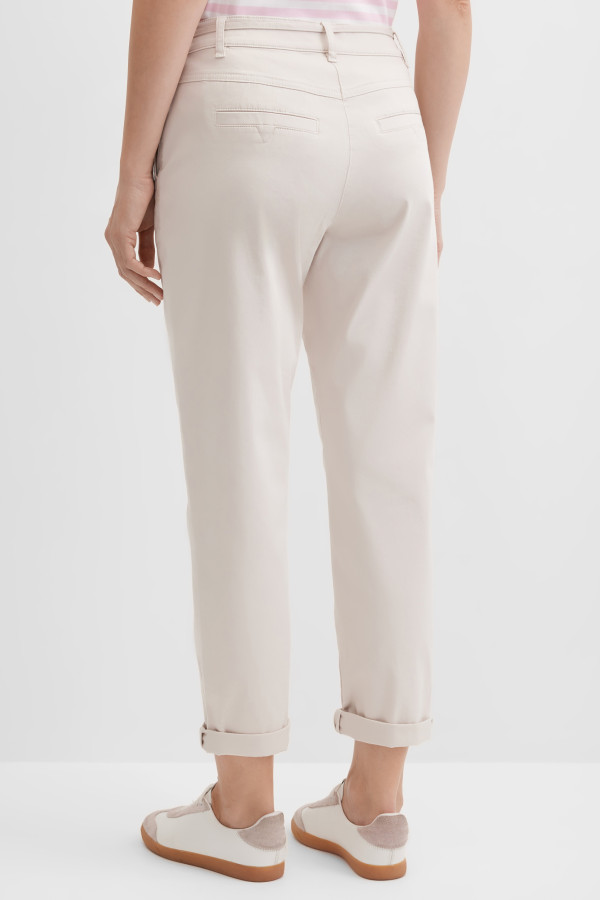 Брюки чинос