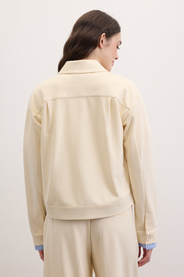 Жакет пуговицах