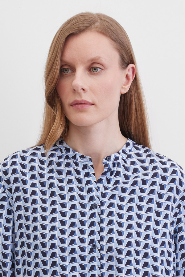 Блузка с длинными рукавами