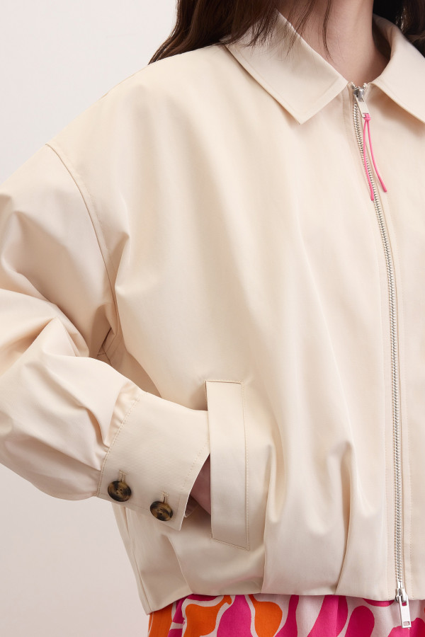 Бомбер с защипами