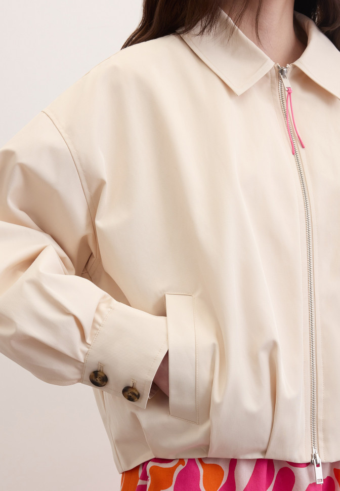 Бомбер с защипами