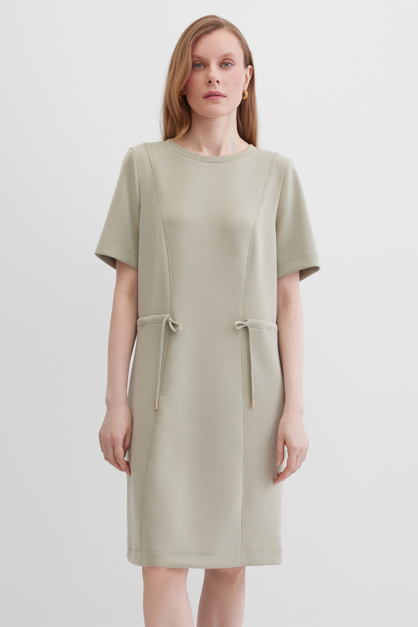 Платье прямого силуэта