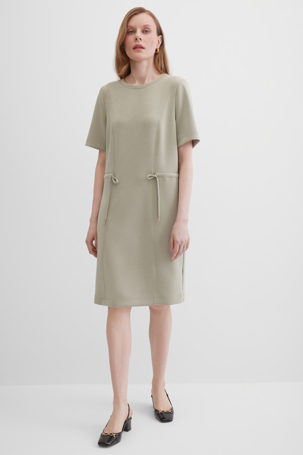 Платье прямого силуэта