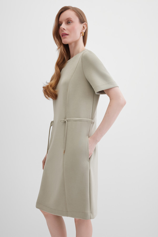 Платье прямого силуэта