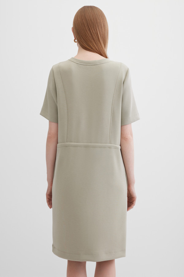 Платье прямого силуэта