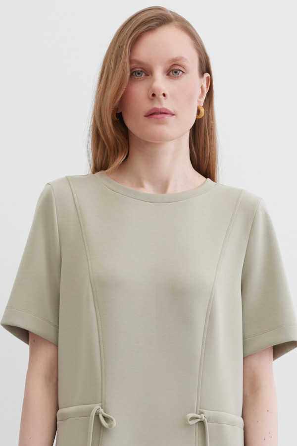 Платье прямого силуэта