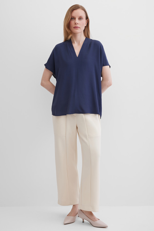 Блузка V-образным вырезом