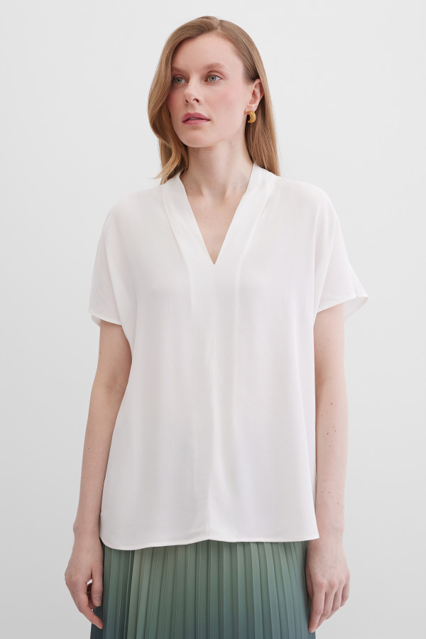 Блузка V-образным вырезом