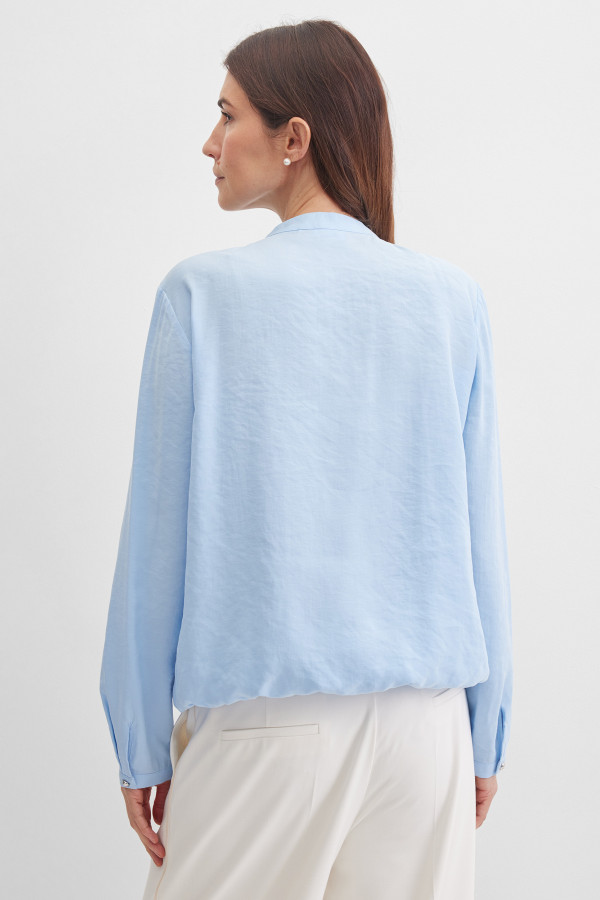 Блузка с воротником стойкой