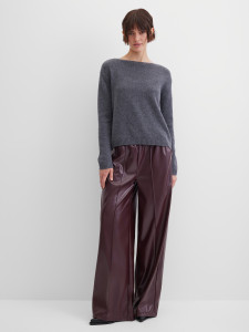 Джемпер с вырезом лодочкой