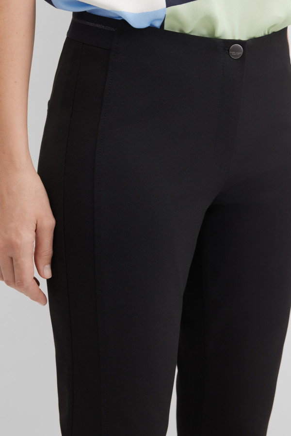 Брюки из эластичного материала