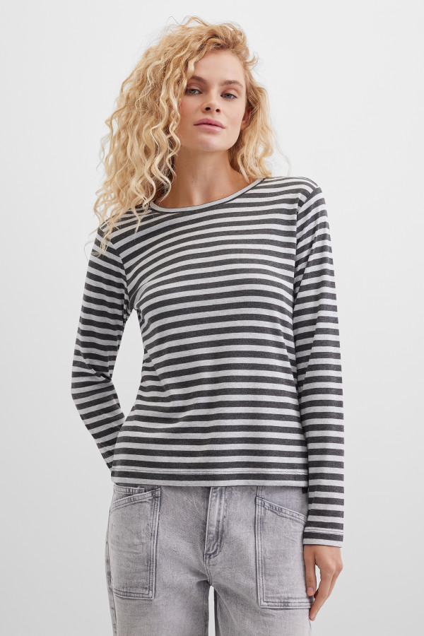 Лонгслив в полоску
