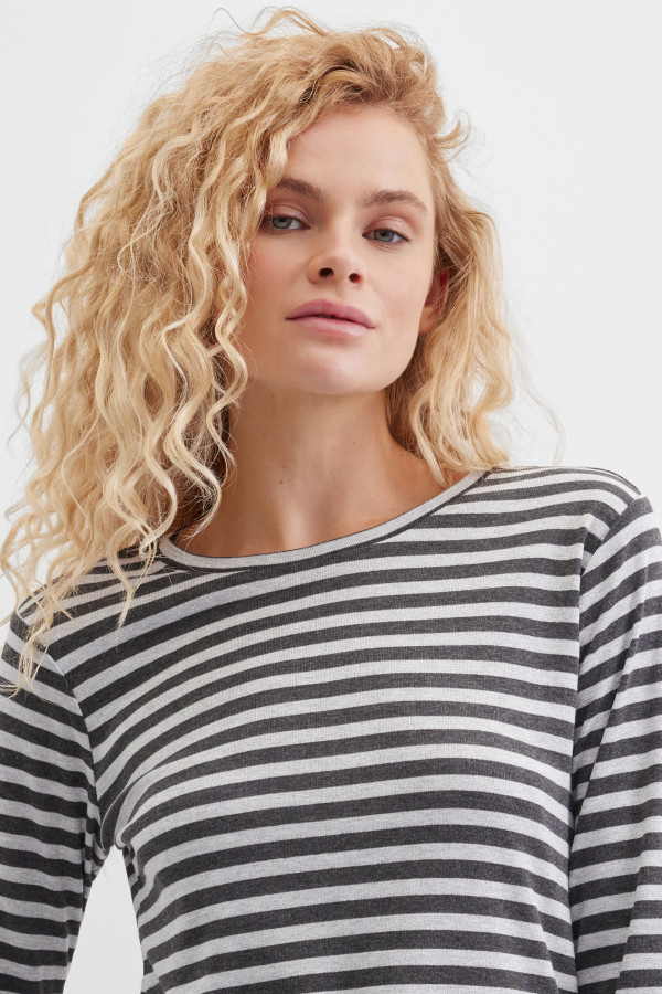 Лонгслив в полоску