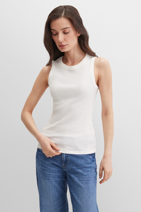 Топ на широких бретелях