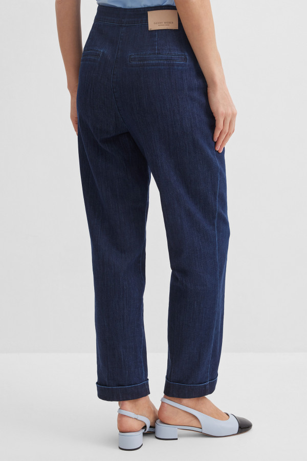 Джинсы зауженные