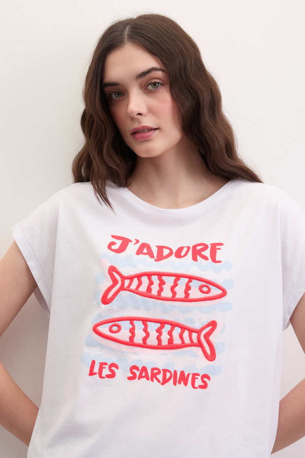 Футболка с вышивкой