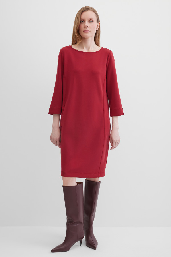 Платье с округлым вырезом