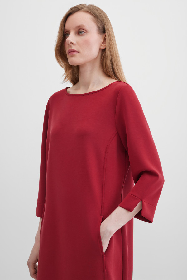 Платье с округлым вырезом