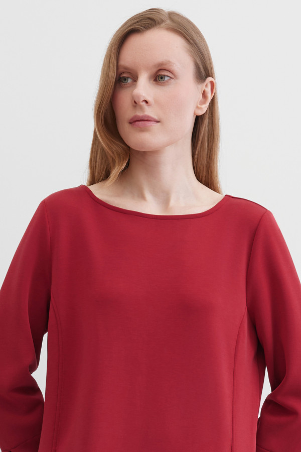 Платье с округлым вырезом