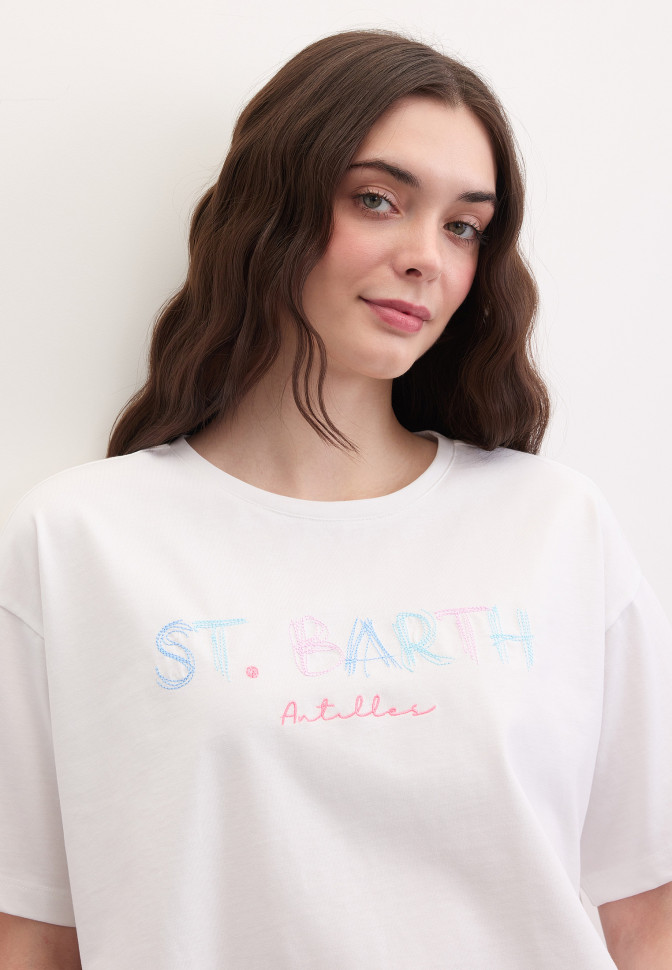 Футболка с вышивкой надписью