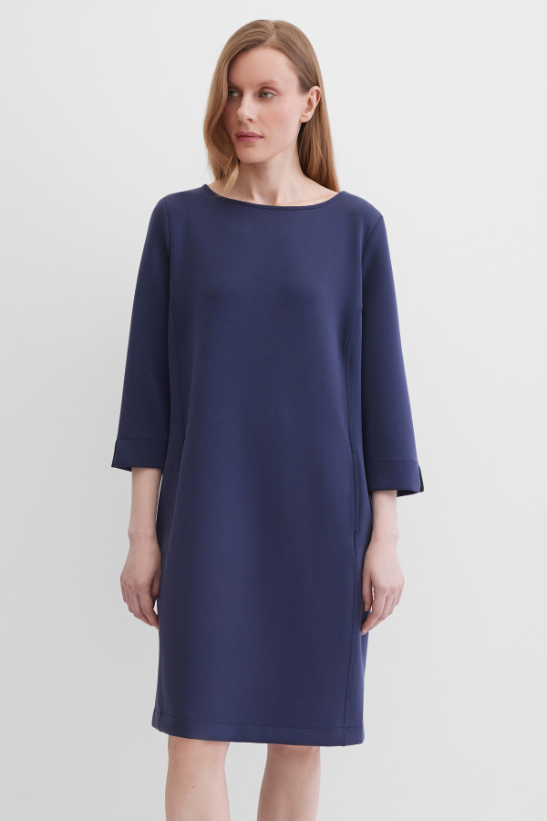 Платье с округлым вырезом