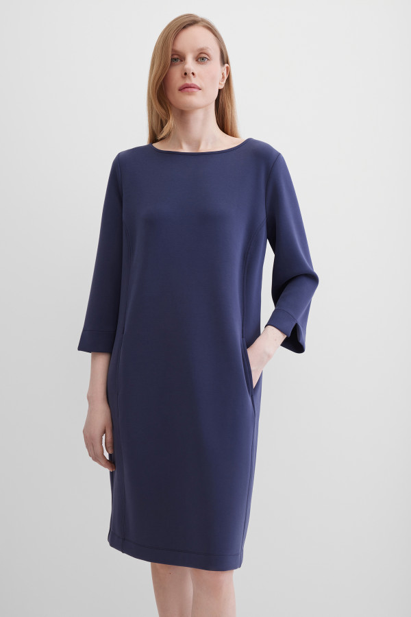 Платье с округлым вырезом