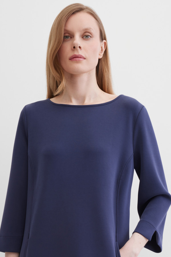 Платье с округлым вырезом