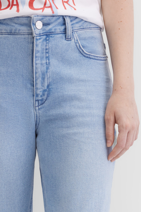 Джинсы прямого кроя