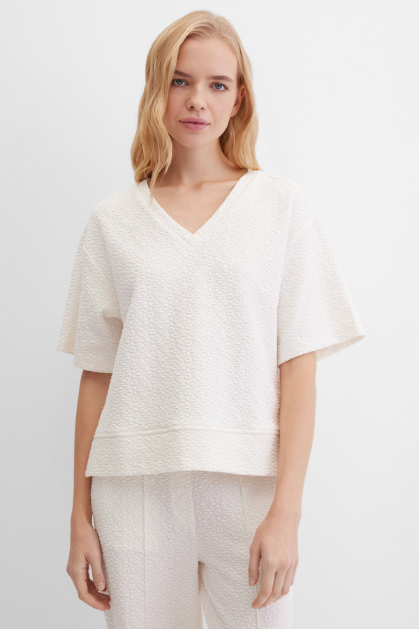 Футболка с V-вырезом