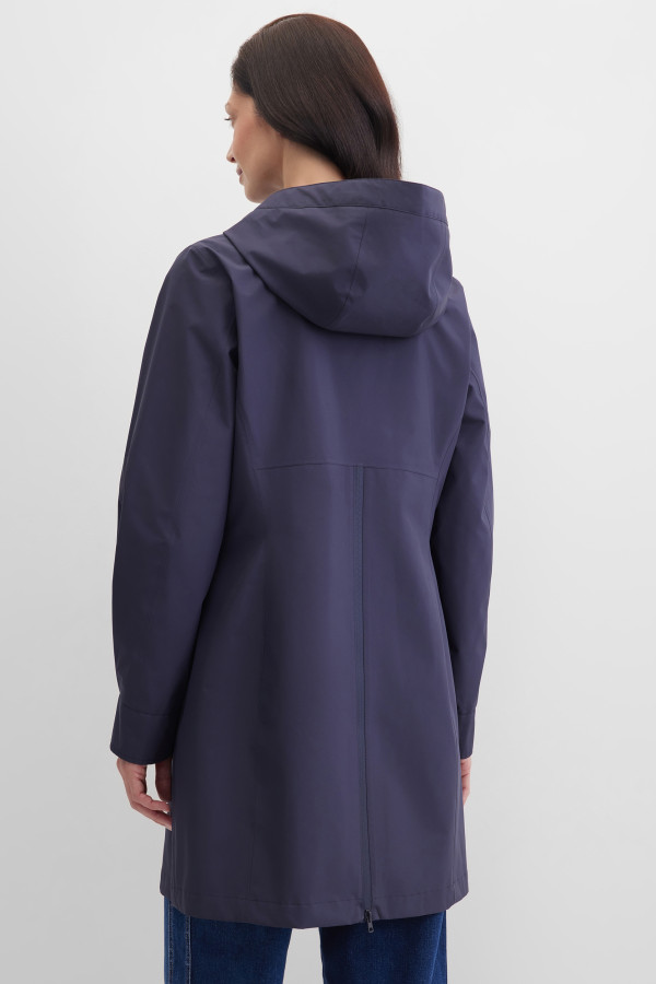 Плащ на молнии и кнопках