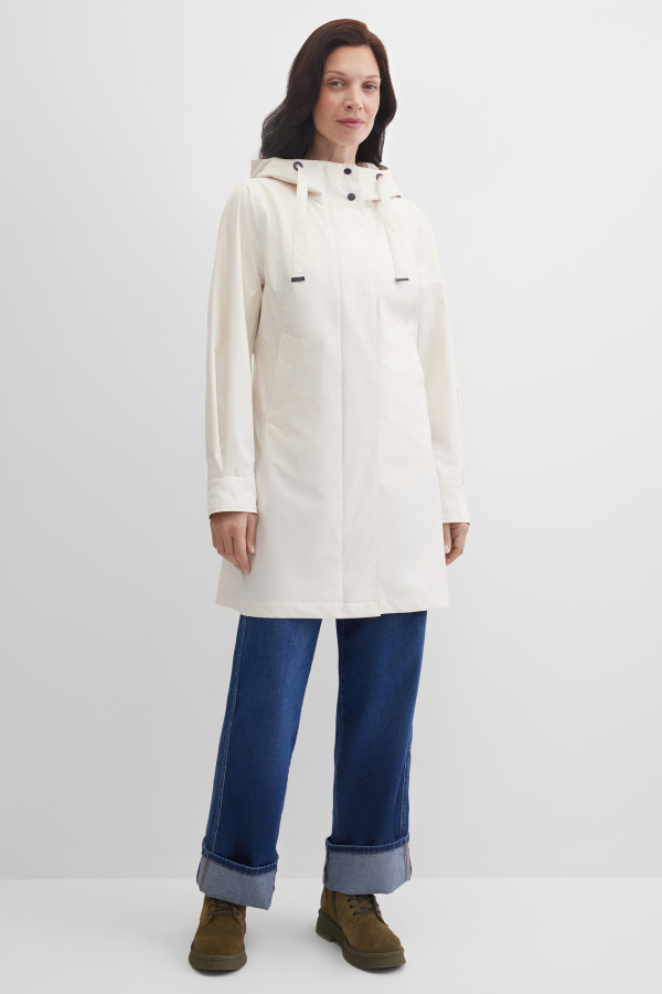 Плащ на молнии и кнопках