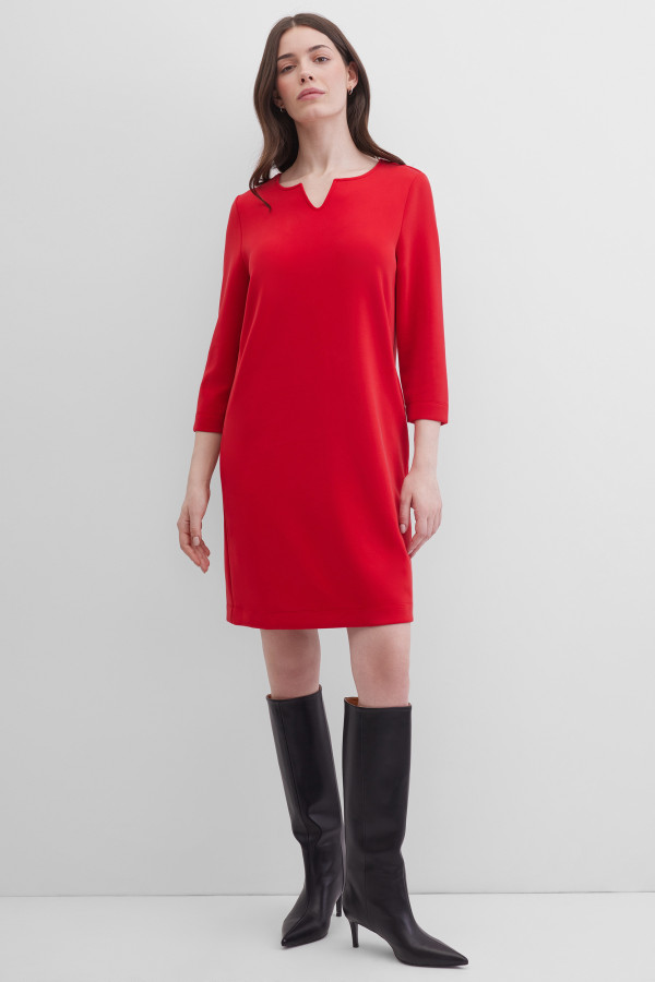 Платье элегантное, прямого кроя