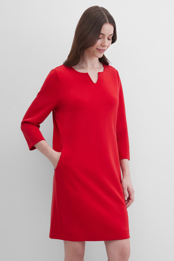 Платье элегантное, прямого кроя