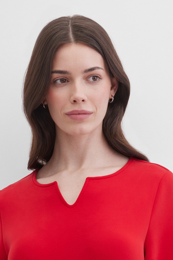 Платье элегантное, прямого кроя