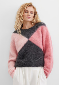 Джемпер с мохером