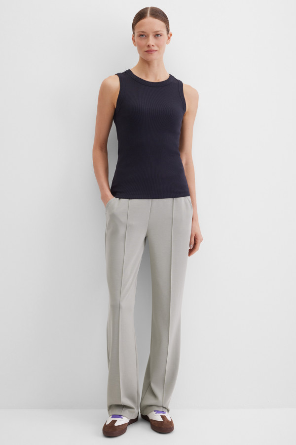 Топ на широких бретелях