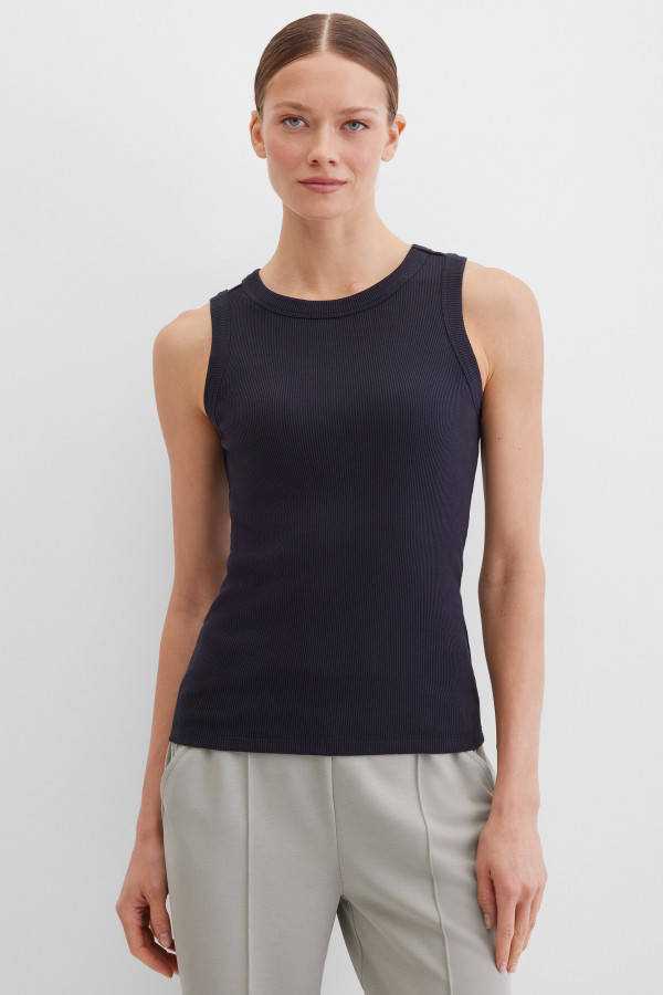 Топ на широких бретелях