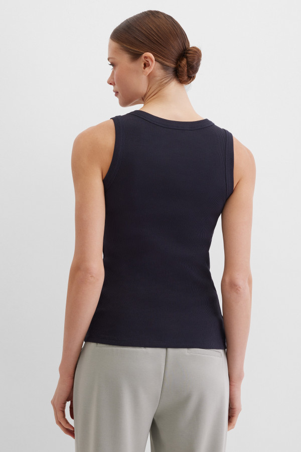 Топ на широких бретелях