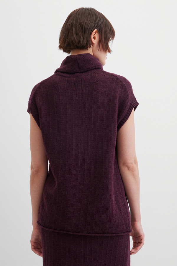 Жилет вязаный